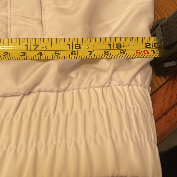 Zyia white and navy breaker jacket. Front zip, XL, 2 snap closure pockets. - Picture 9 of 10